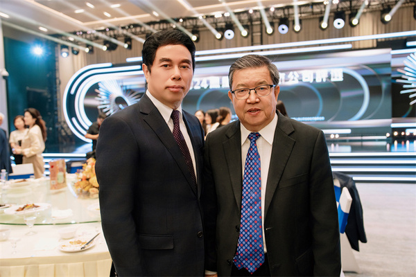 波司登港股最具品牌影响力上市公司_世界名牌的中国式\基因\:波司登的成功之道_凤凰湾区财经论坛2024