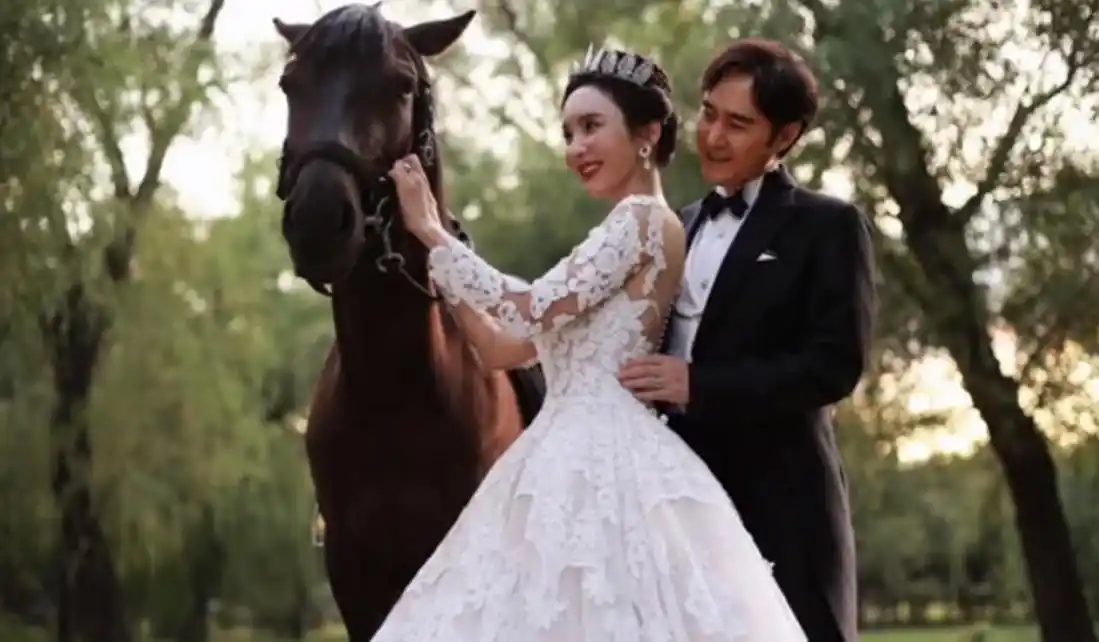 冯雷何昊阳婚纱照_冯珏老公王雷雷_冯雷结婚八年没动静