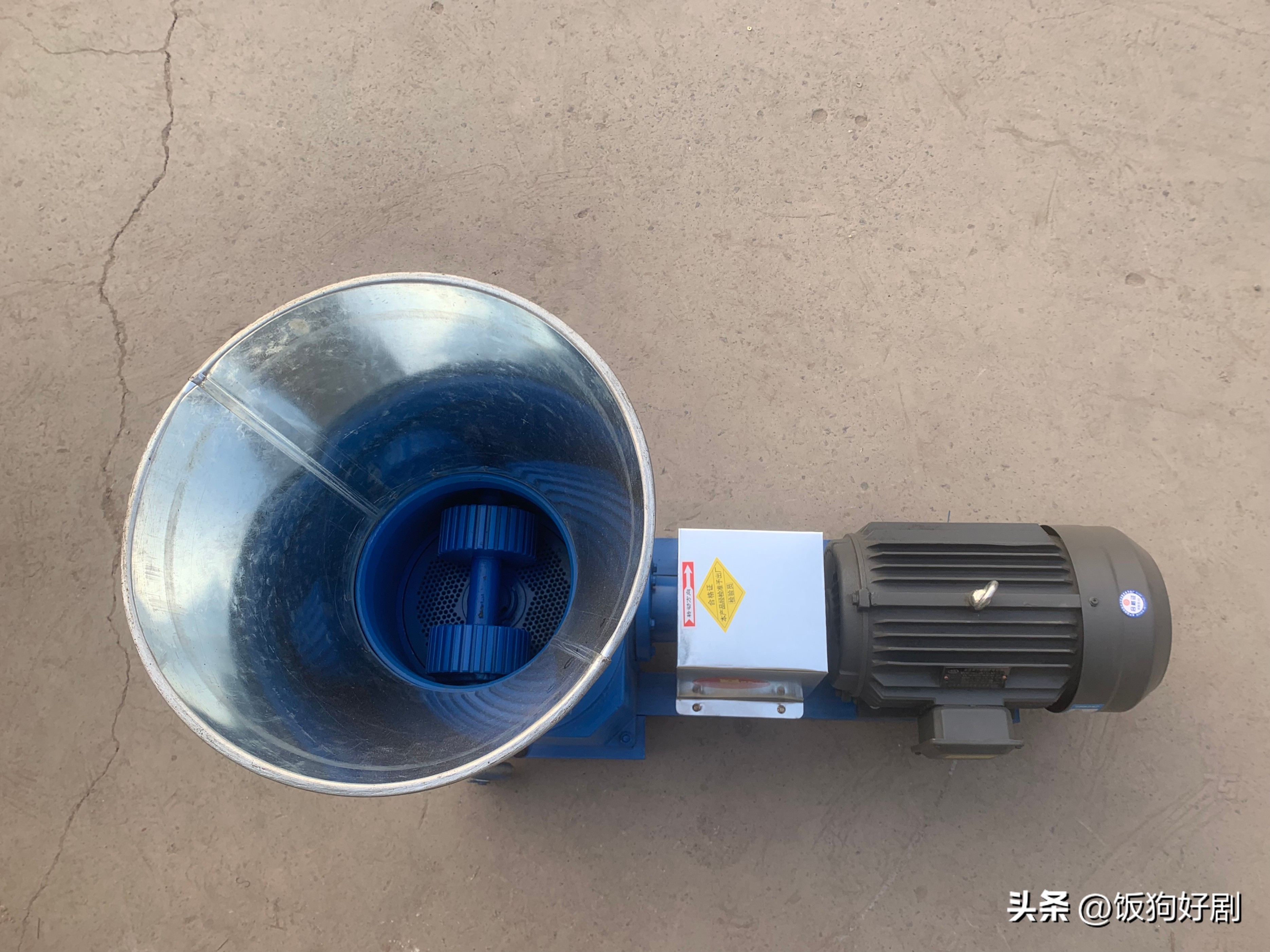 颗粒机生产效率与能耗分析_牛羊饲料颗粒机性价比选择_木屑平模制粒机