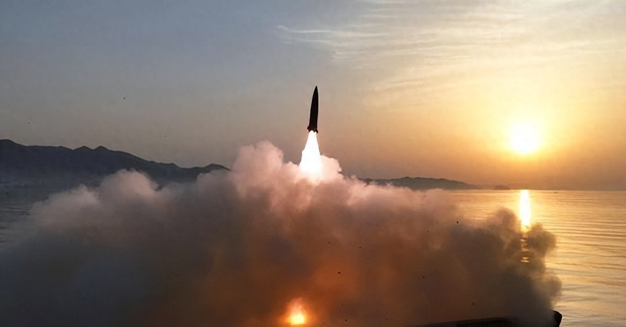 朝鲜导弹能打到北京吗_改良版火星炮11丁战术弹道导弹_朝鲜新浦导弹试射