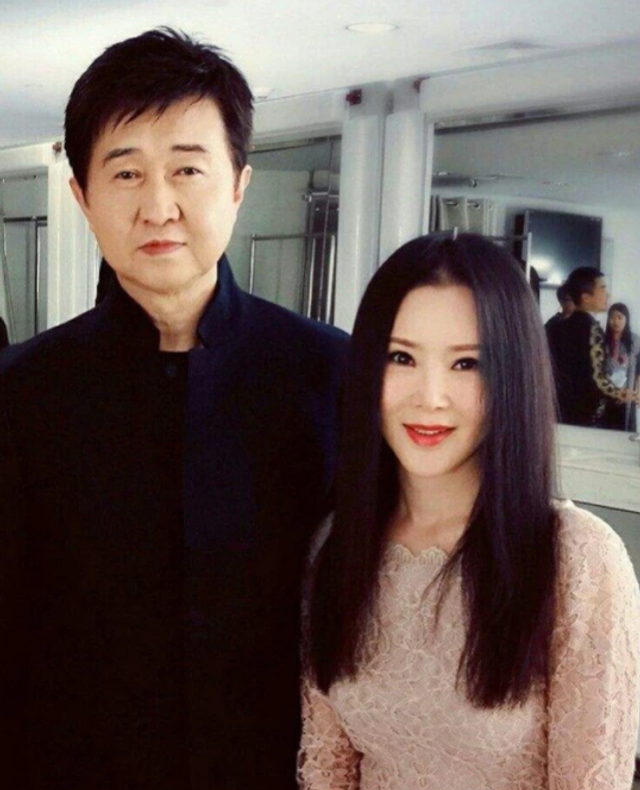 付笛生和任静半隐居生活_53岁付笛生近照曝光显年轻_付笛声和任静近况