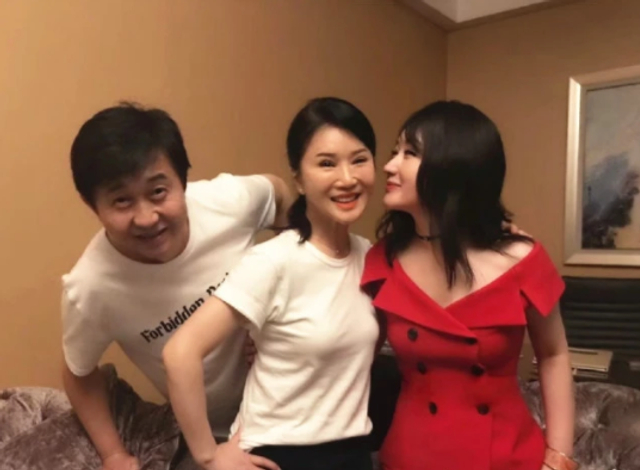 53岁付笛生近照曝光显年轻_付笛声和任静近况_付笛生和任静半隐居生活