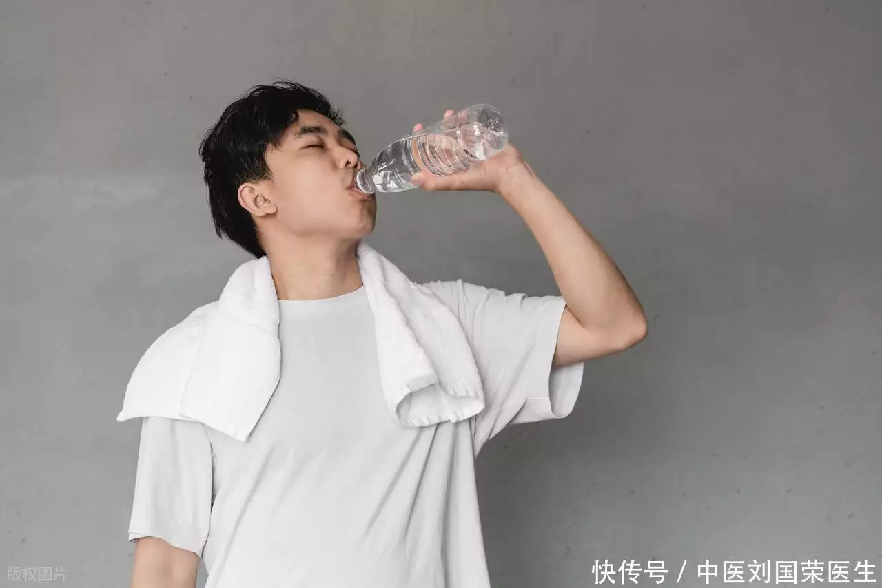 不同出汗状态生理真相_夏季出汗健康秘密_爱出汗的人是什么体质