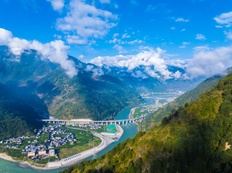 雅安全国最美国道318公路旅行目的地_峨眉到雅安野地_雅安交旅融合示范区