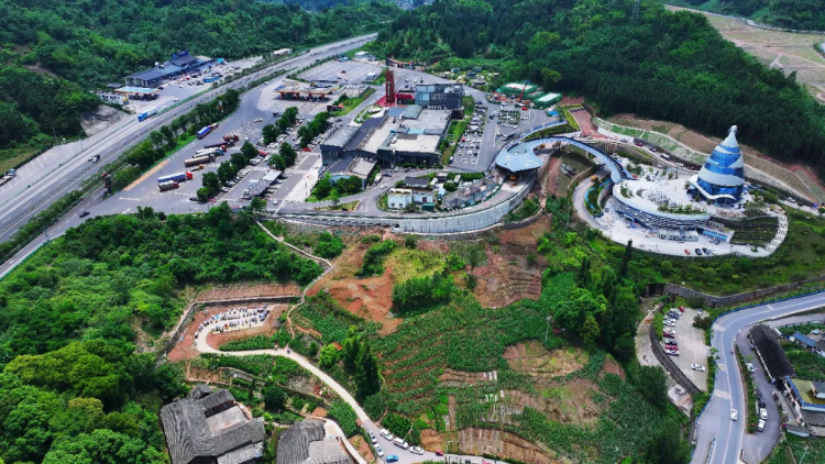 雅安交旅融合示范区_雅安全国最美国道318公路旅行目的地_峨眉到雅安野地