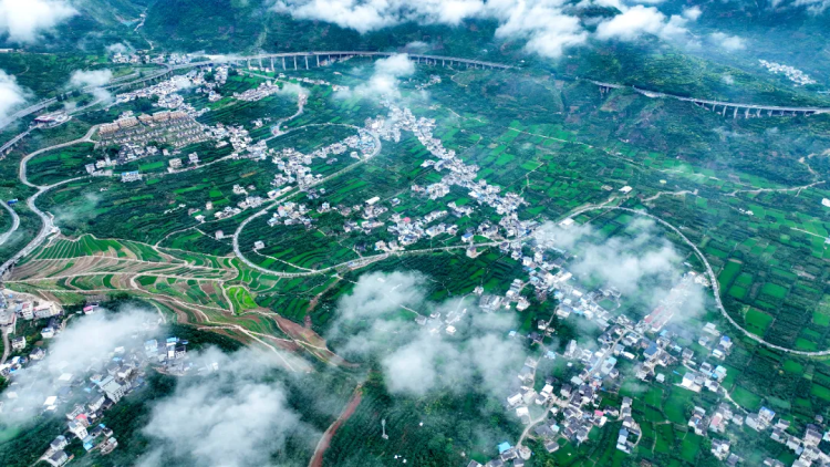 雅安交旅融合示范区_雅安全国最美国道318公路旅行目的地_峨眉到雅安野地