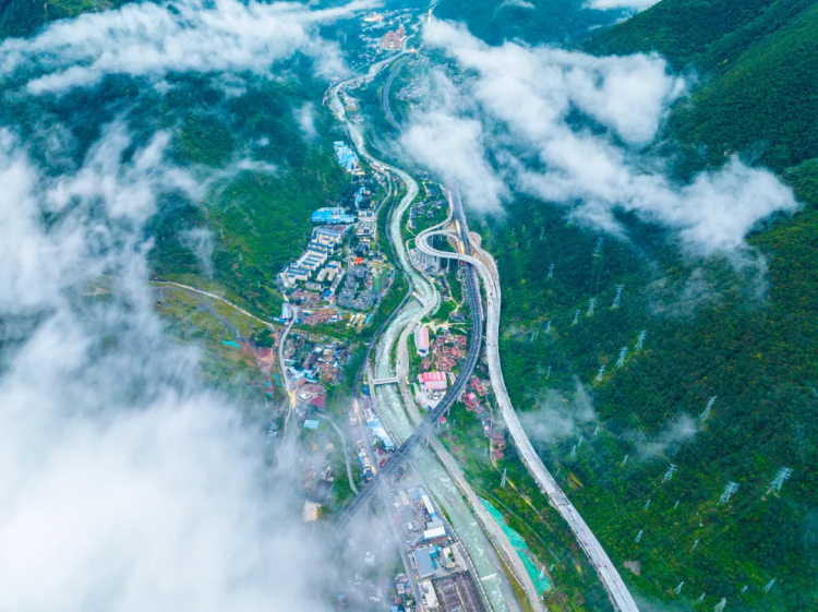 雅安全国最美国道318公路旅行目的地_雅安交旅融合示范区_峨眉到雅安野地