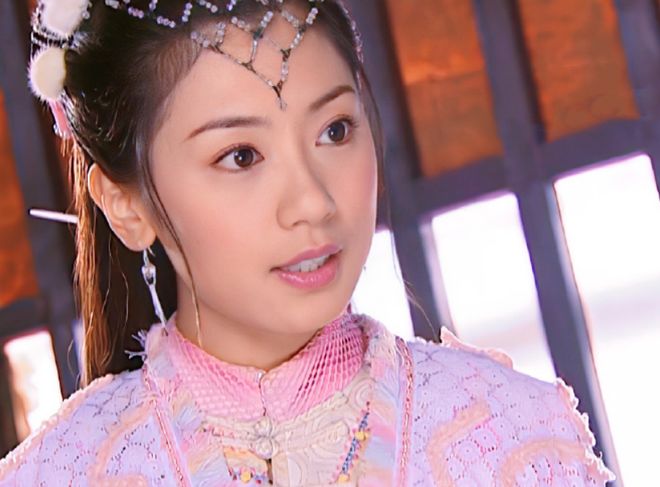 梧桐妹打唇钉被抨击 贾静雯态度_贾静雯女儿梧桐妹 大胆晒比基尼照_贾静雯照片生活照