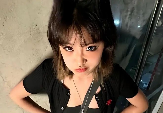 贾静雯女儿梧桐妹 大胆晒比基尼照_贾静雯照片生活照_梧桐妹打唇钉被抨击 贾静雯态度