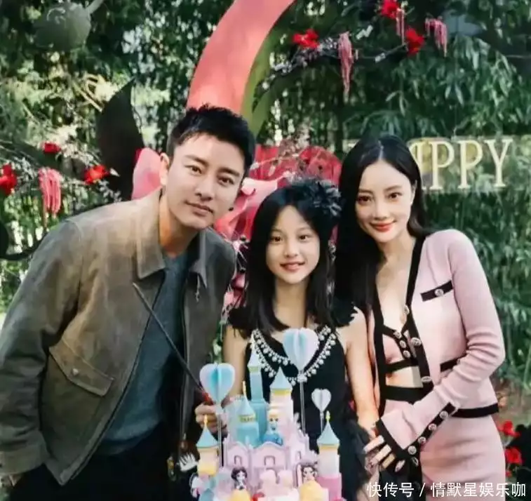 贾乃亮李小璐离婚原因_甜馨晒旧照回应劝和_李小璐贾乃亮照片