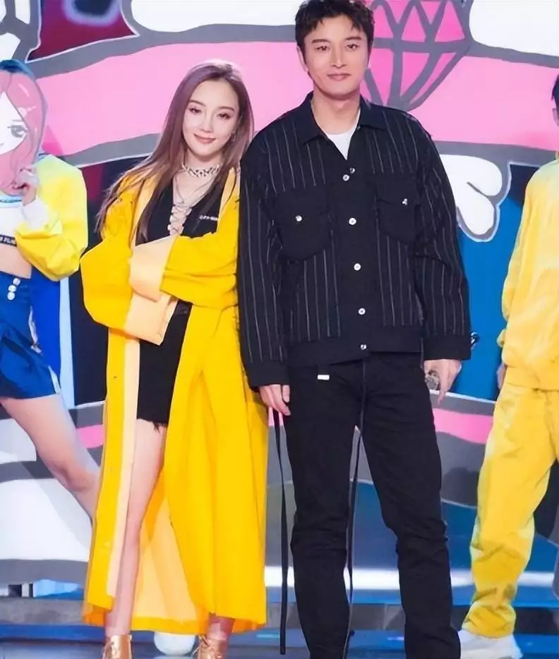 贾乃亮直播带货_李小璐贾乃亮照片_李小璐金马影后争议