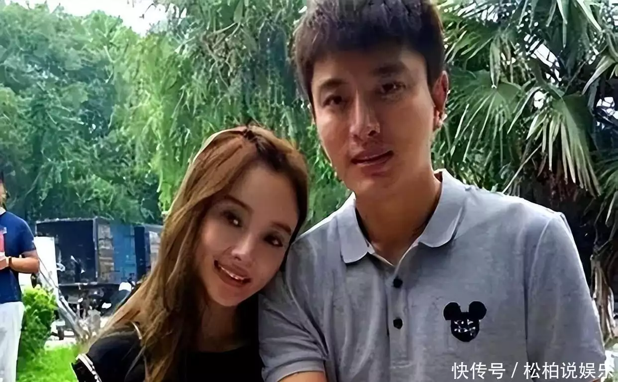 李小璐贾乃亮照片_李小璐嫁给贾乃亮母亲反对的原因_李小璐母亲张伟欣当初心软决定女儿嫁给贾乃亮