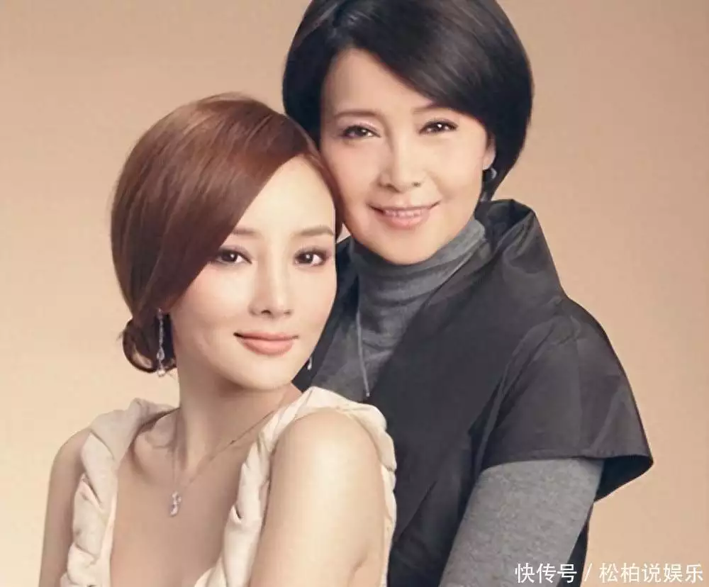 李小璐嫁给贾乃亮母亲反对的原因_李小璐贾乃亮照片_李小璐母亲张伟欣当初心软决定女儿嫁给贾乃亮