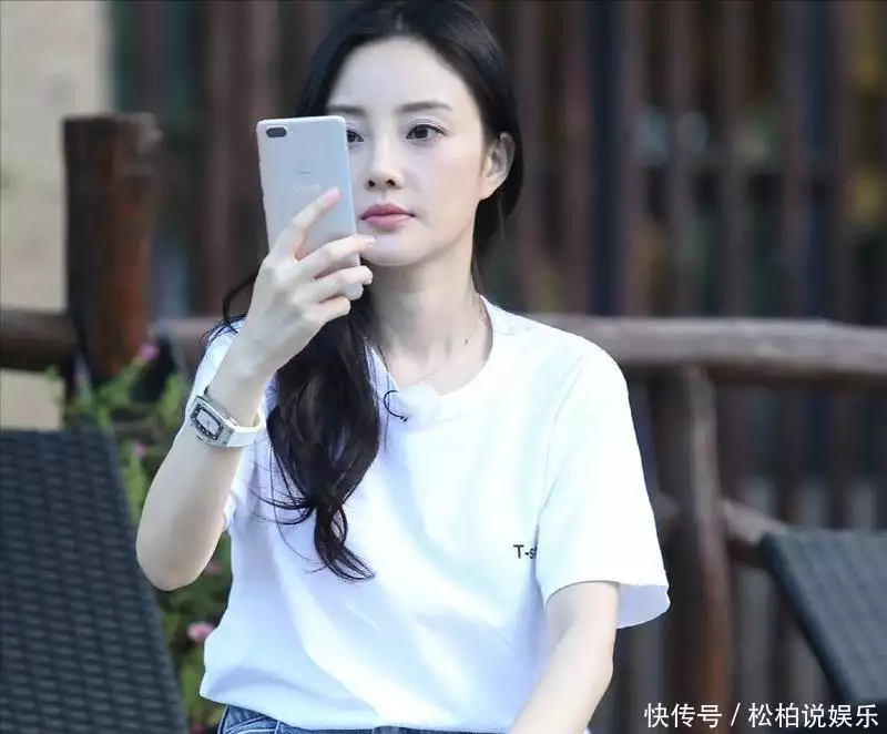李小璐贾乃亮照片_李小璐母亲张伟欣当初心软决定女儿嫁给贾乃亮_李小璐嫁给贾乃亮母亲反对的原因