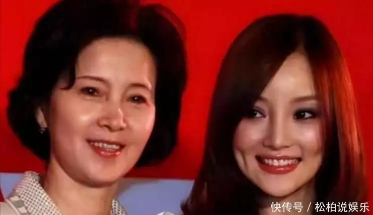 李小璐嫁给贾乃亮母亲反对的原因_李小璐贾乃亮照片_李小璐母亲张伟欣当初心软决定女儿嫁给贾乃亮