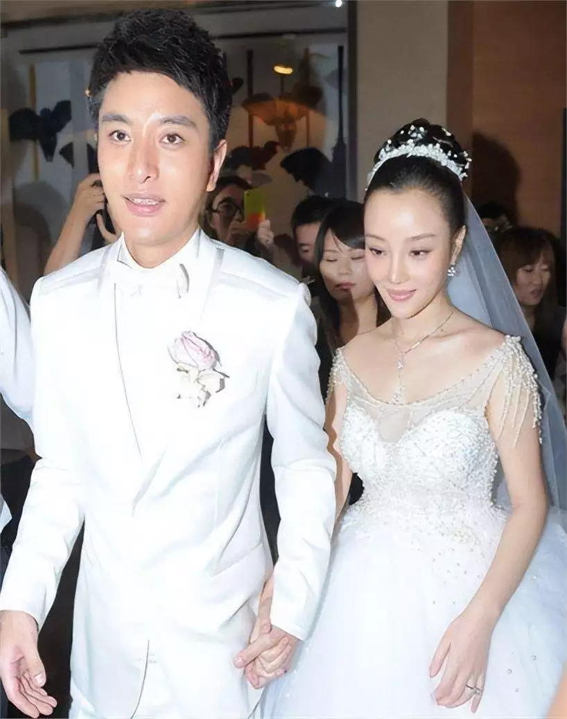 贾乃亮转型直播带货经历_李小璐贾乃亮照片_李小璐贾乃亮离婚后直播带货