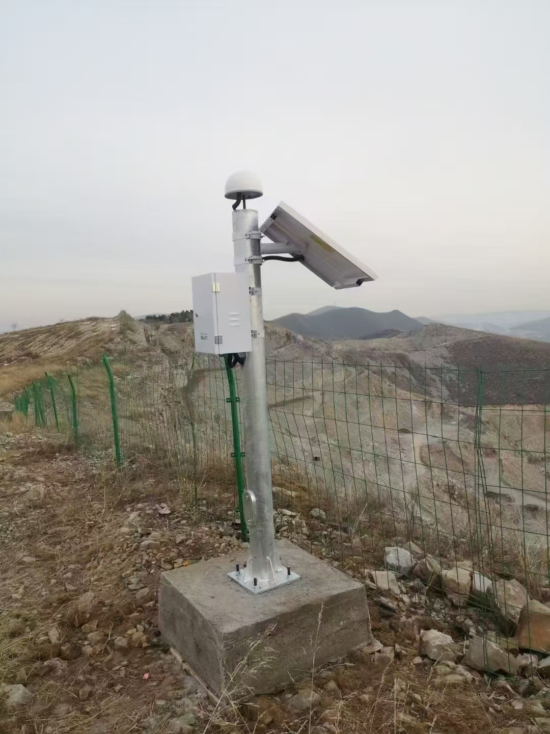 GNSS设备太阳能供电方案_太阳能发电系统的应用_深山野外GNSS监测供电难题