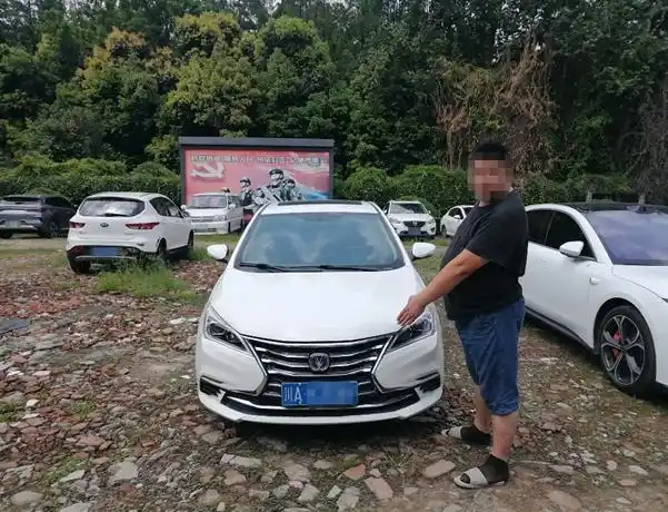 成都交警打击碰瓷诈骗_新丰碰瓷党_网约车司机碰瓷案件
