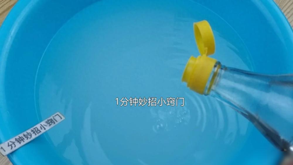 白色衣服染色怎么办_衣服上图案染色怎么办_如何去除衣物串色