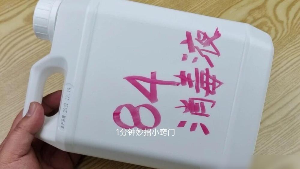 白色衣服染色怎么办_如何去除衣物串色_衣服上图案染色怎么办