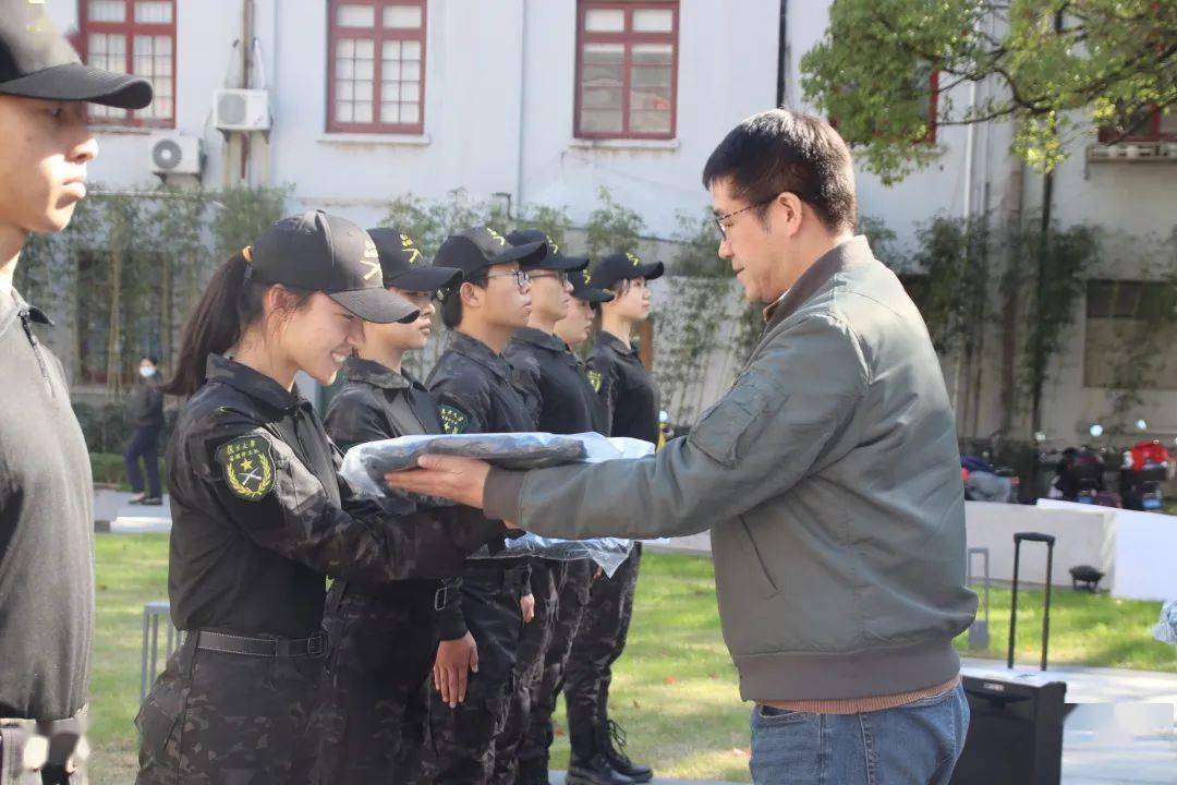 国旗护卫队刘岩近况_复旦大学国旗护卫队入队仪式_复旦大学国旗护卫队新队员名单