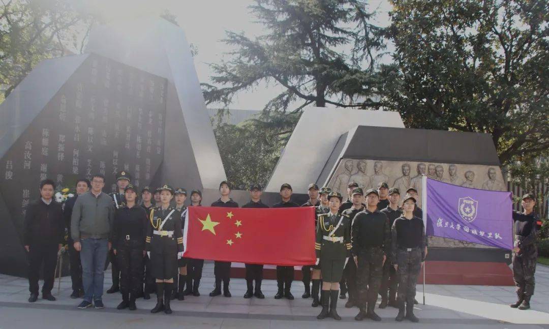 国旗护卫队刘岩近况_复旦大学国旗护卫队新队员名单_复旦大学国旗护卫队入队仪式