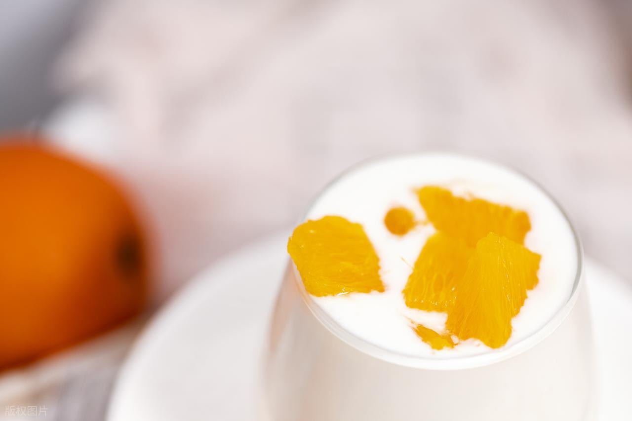 晚上喝酸奶好处_酸奶改善肠道菌群_酸奶应该什么时候喝