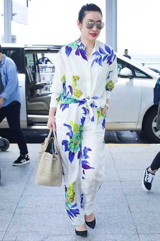 连身裤装搭配发型_女性连体裤穿搭_张钧甯深V连体裤示范