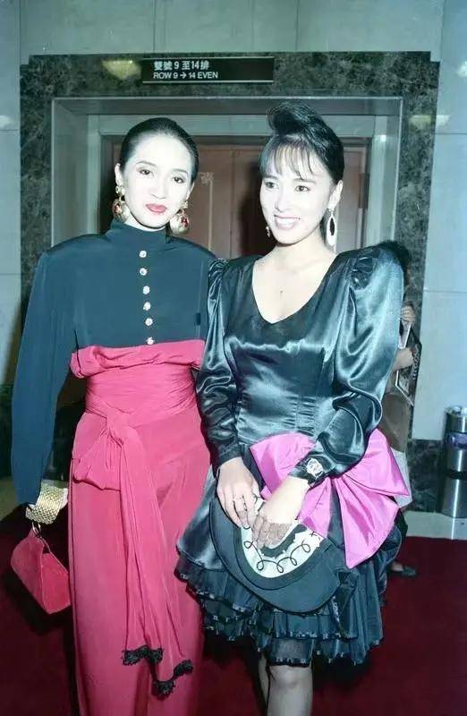 梅艳芳葬礼向华强_梅艳芳被社会大哥骚扰事件_梅艳芳男友夜店事件