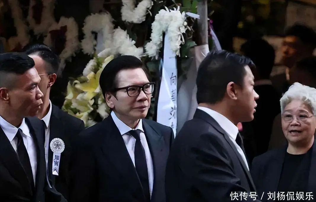 香港向华炎葬礼规模_梅艳芳葬礼向华强_向华炎黑白两道送行人数