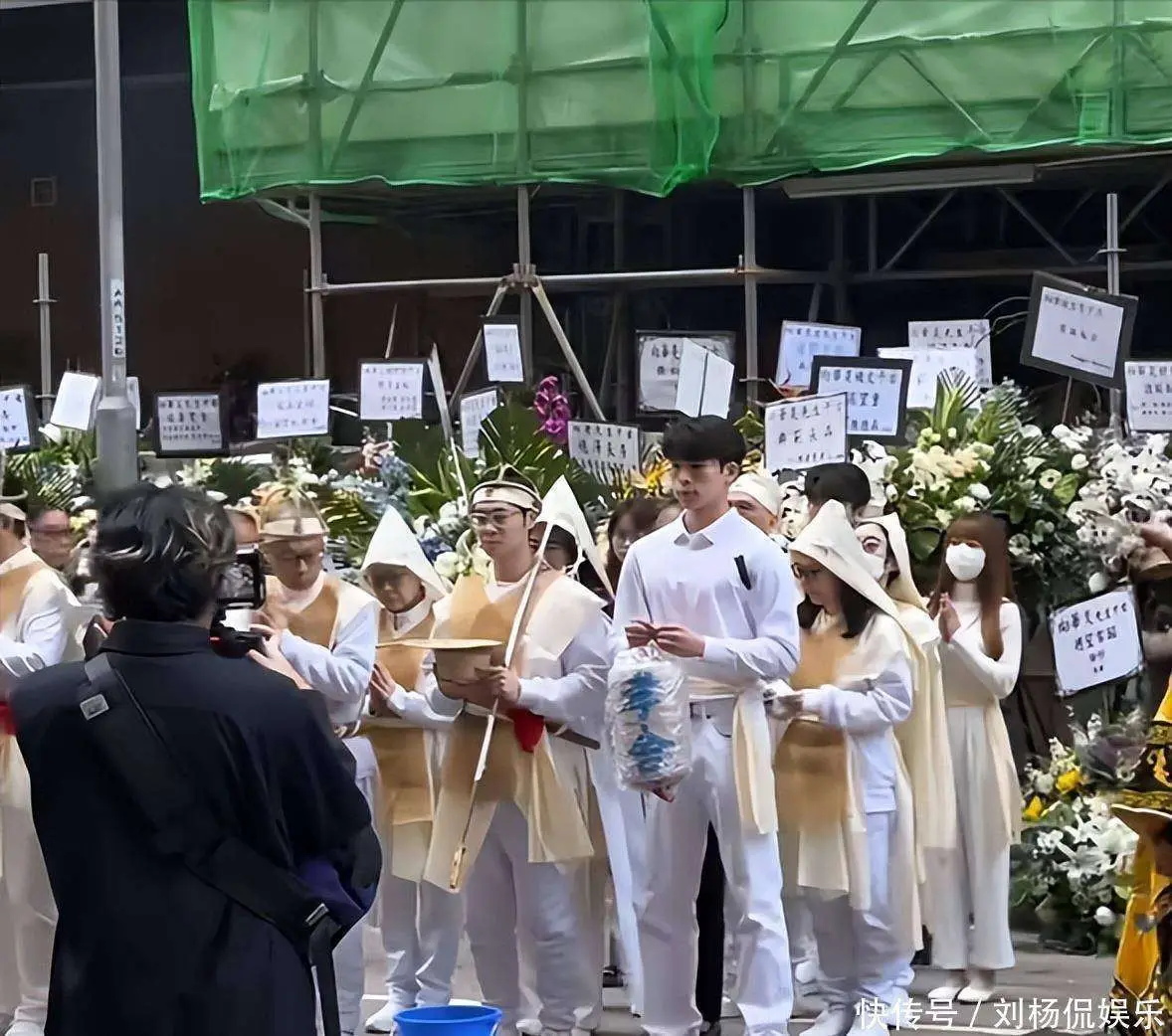 向华炎黑白两道送行人数_香港向华炎葬礼规模_梅艳芳葬礼向华强