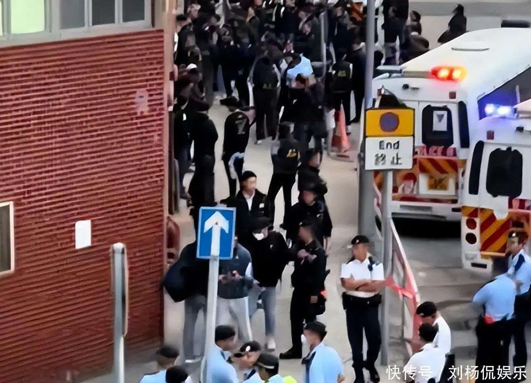 梅艳芳葬礼向华强_向华炎黑白两道送行人数_香港向华炎葬礼规模