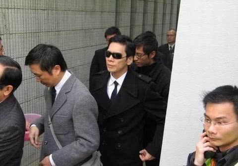 梅艳芳葬礼 成龙迟到事件 明星葬礼礼仪_梅艳芳葬礼向华强