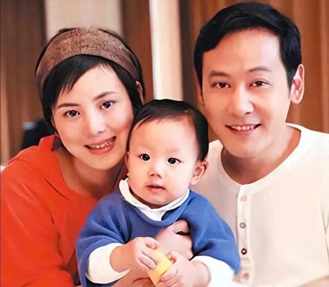 王艺璇离婚后带着儿子生活_王艺璇邱心志婚姻经历_邱心志儿子