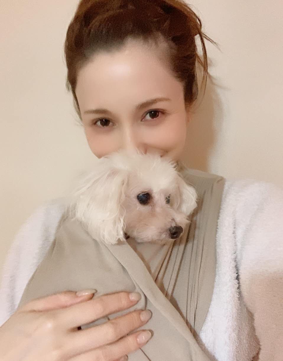 藤井莉娜街拍_藤井莉娜宣布当妈_混血模特藤井莉娜晒宝宝照