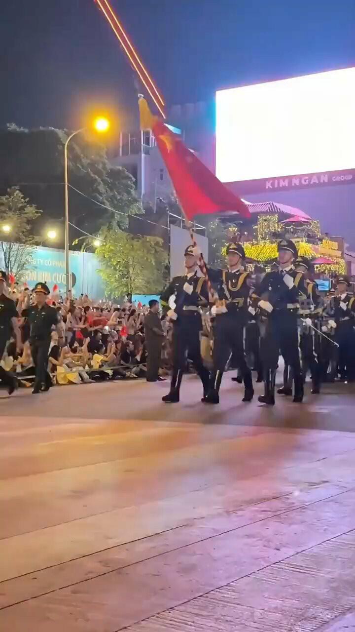 解放军仪仗队越南执行任务_越南仪仗队身高_解放军仪仗队俄罗斯胜利日阅兵