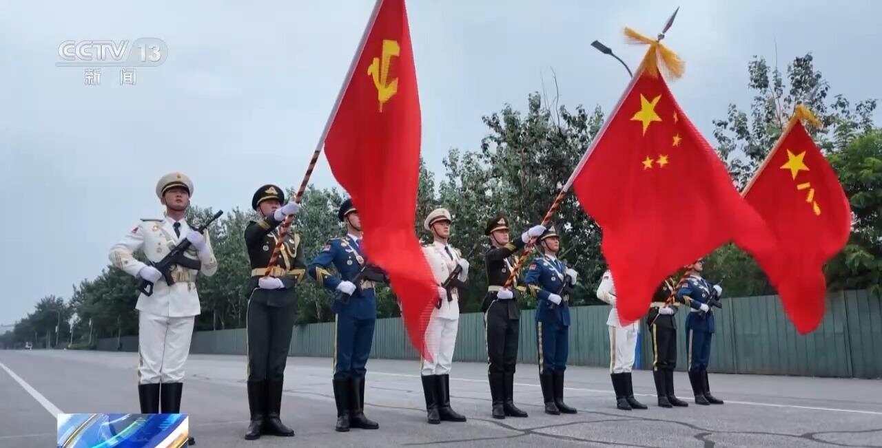 越南仪仗队身高_中国仪仗兵选拔标准_仪仗方队受阅队员训练