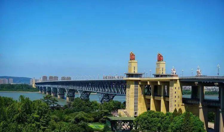 南京桥北滨江生态公园_南京长江大桥 公路特色 沿途美景