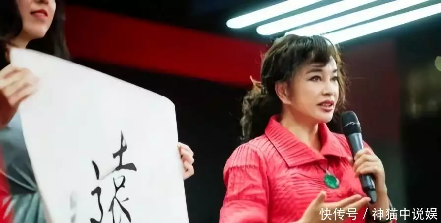 刘晓庆年龄焦虑社会投射_刘晓庆不服老现象_隋唐刘晓庆