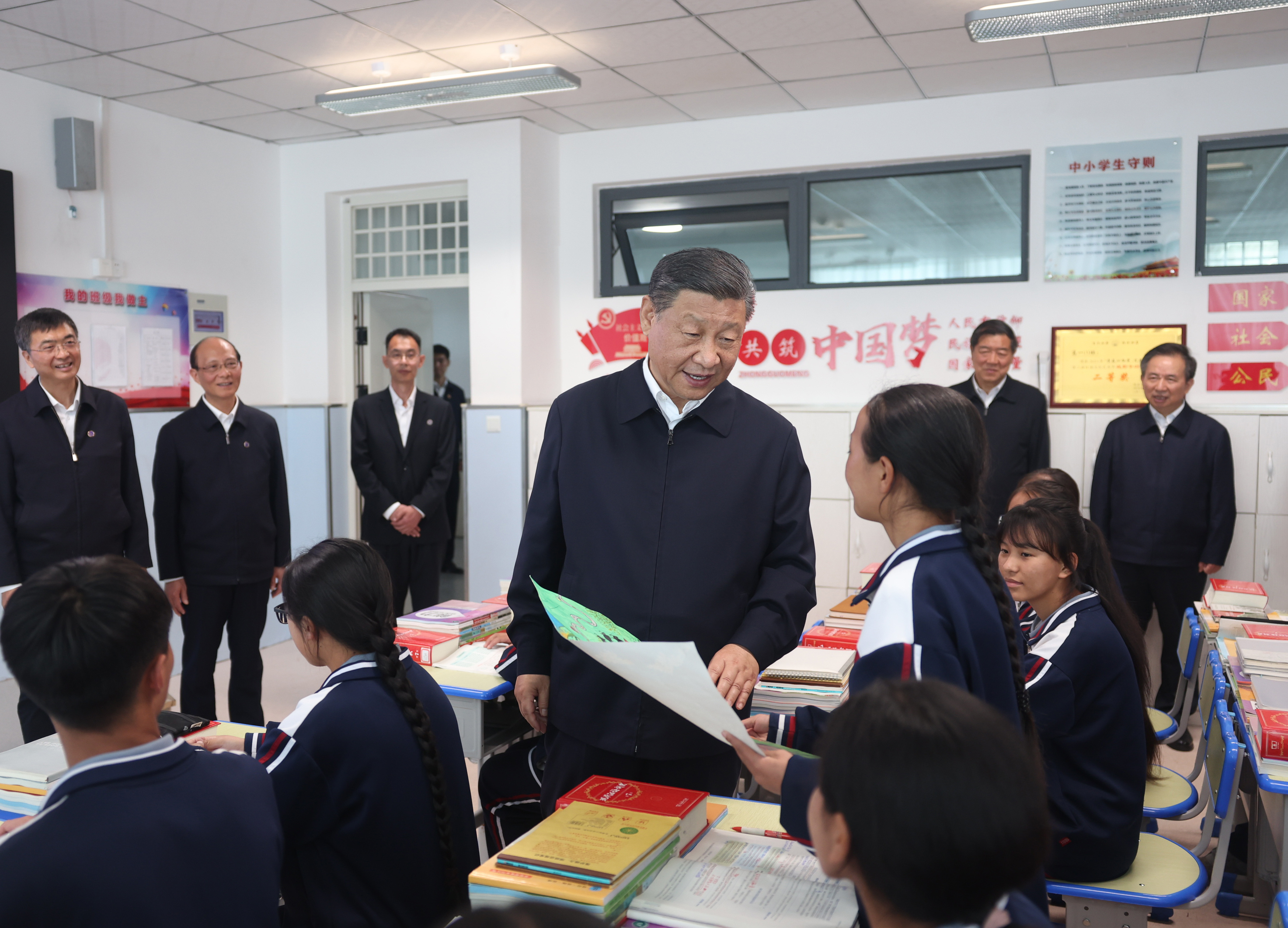高质量发展 科技创新 改革开放_时事评论两百字