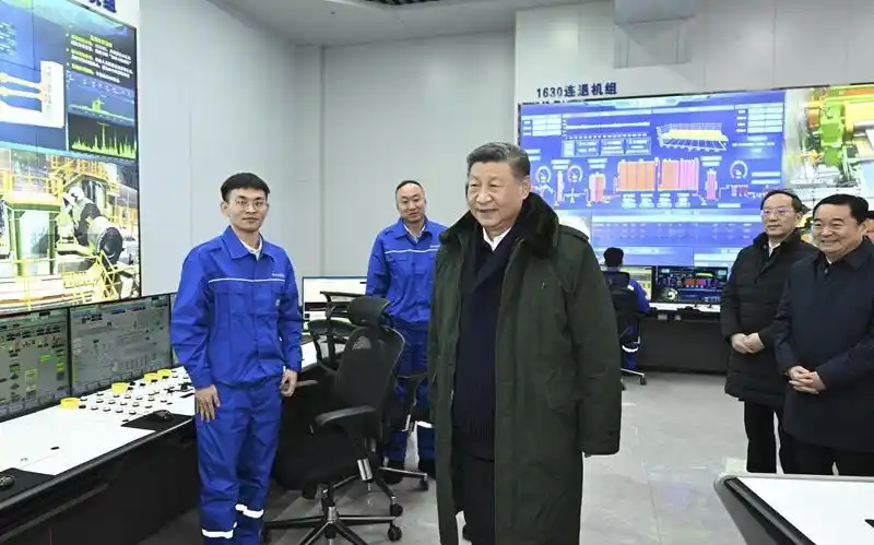 奋斗 铸就欣欣向荣的中国_中国式现代化新征程 劳动精神 工匠精神