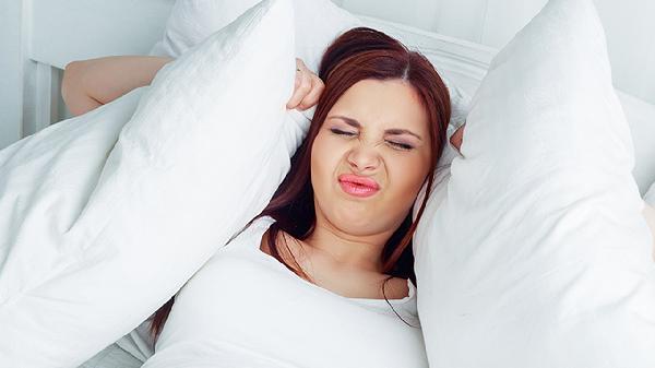 新生儿几天能看见东西_新生儿视觉发育_新生儿视觉范围