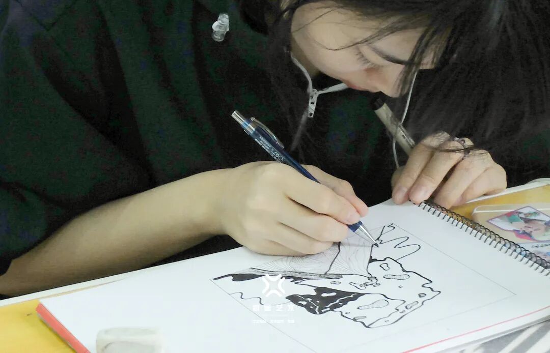 手绘线条图像—物象空间的表达_手绘表达形式点线面组合法则_平面构成基础手绘元素布局原理