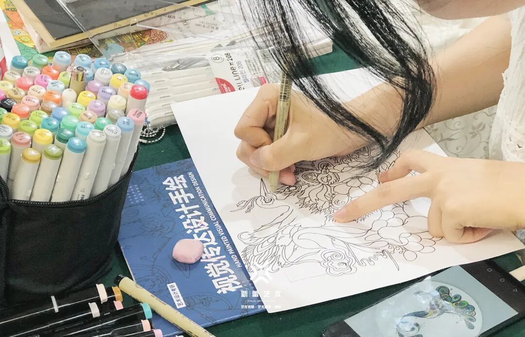 平面构成基础手绘元素布局原理_手绘表达形式点线面组合法则_手绘线条图像—物象空间的表达