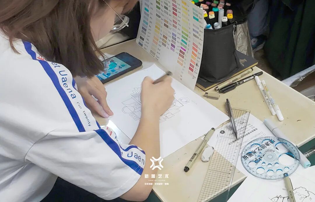 手绘表达形式点线面组合法则_手绘线条图像—物象空间的表达_平面构成基础手绘元素布局原理