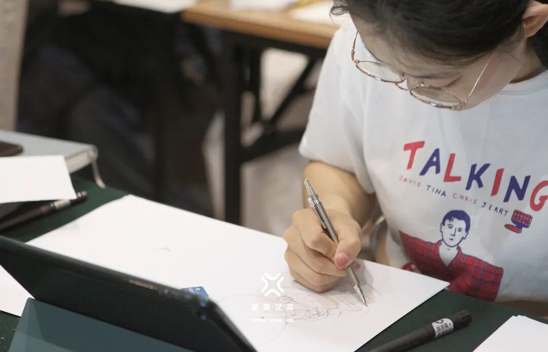 平面构成基础手绘元素布局原理_手绘线条图像—物象空间的表达_手绘表达形式点线面组合法则