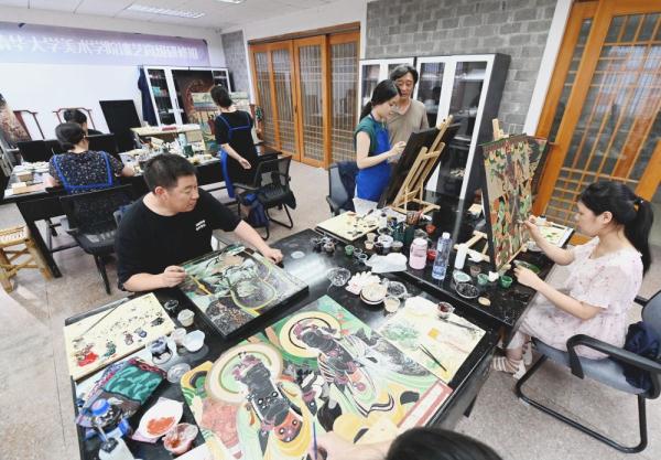 漆画制作工艺_国家级非物质文化遗产福州脱胎漆器髹饰技艺_福州脱胎漆器制作工艺