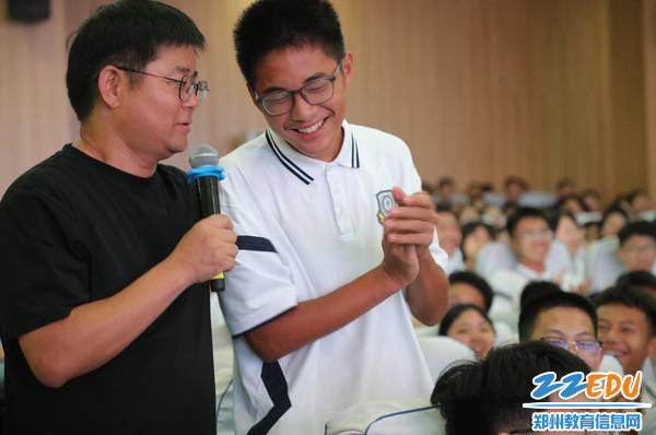 郑州九中分校姓蔡的同学图片_屏幕上的识名考验_郑州市第九中学班主任认人挑战赛