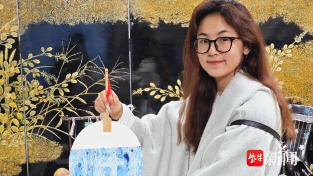 漆画制作工艺_扬州大学美术与设计学院漆艺专业研究生 漂漆技法 扇子制作活动