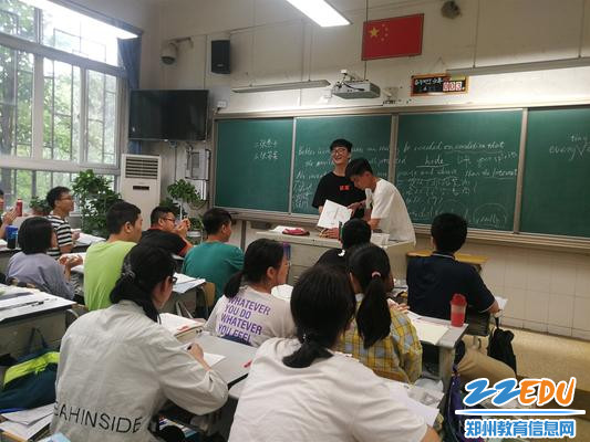 4学弟们用行动表达心意_副本